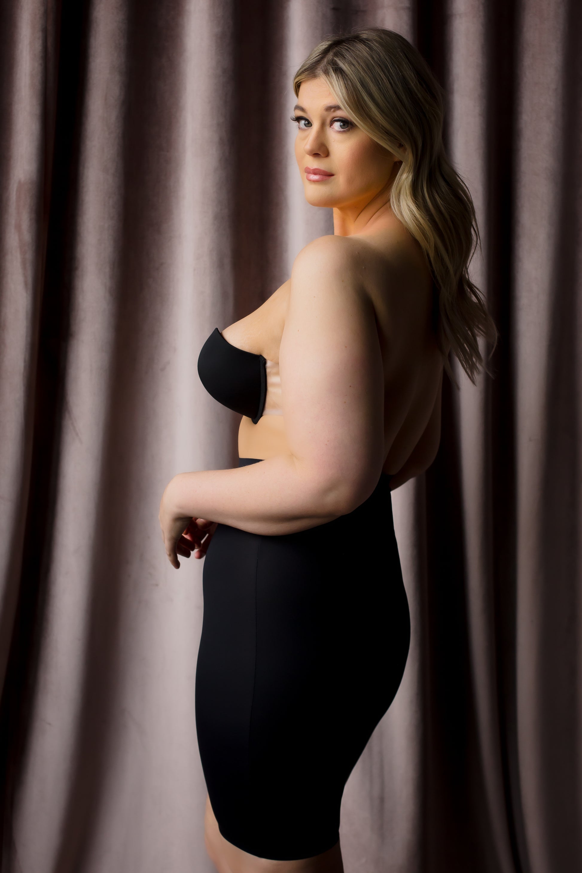 BACKLESS ADHESIVE BRA